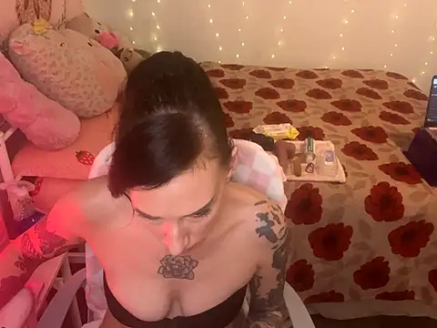 Snapshot of averietheangel chatting on September 25, 9:51 pm averietheangel online show from September 25, 9:51 pm