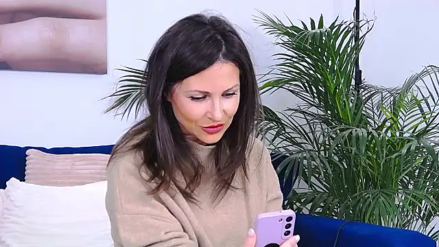 Snapshot of AmelieKeys chatting on February 1, 3:49 am AmelieKeys online show from February 1, 3:49 am