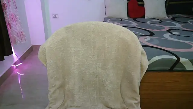 Snapshot of N-Natasha chatting on May 17, 12:01 pm N-Natasha online show from May 17, 12:01 pm