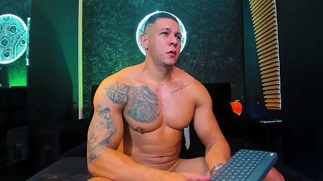 Snapshot of MassimoWalton2 chatting on December 18, 3:04 am MassimoWalton2 online show from December 18, 3:04 am