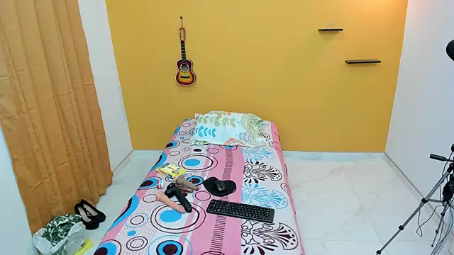 Snapshot of evaleribigtits18 chatting on January 12, 1:53 am evaleribigtits18 online show from January 12, 1:53 am