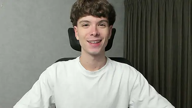 Snapshot of calvin_love_you chatting on March 3, 6:14 pm calvin love you online show from March 3, 6:14 pm