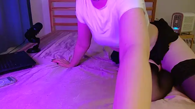 Snapshot of gothgirleden chatting on July 16, 5:19 pm gothgirleden online show from July 16, 5:19 pm