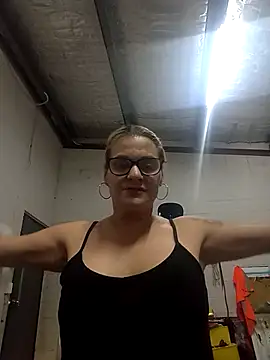 Snapshot of llASHll chatting on November 19, 2:44 am llASHll online show from November 19, 2:44 am