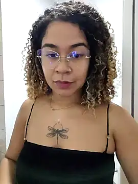 VitoriaFernandes online show from February 19, 9:44 pm