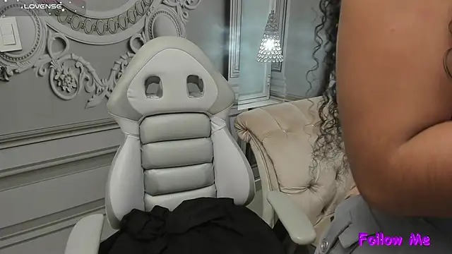 Snapshot of joselyn_sexy_ chatting on January 4, 12:37 am joselyn sexy online show from January 4, 12:37 am