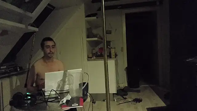 Snapshot of Stephanien chatting on December 3, 5:23 pm Stephanien online show from December 3, 5:23 pm