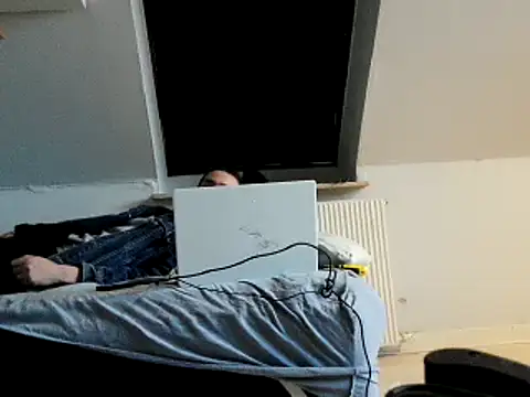 Snapshot of Stephanien chatting on December 4, 12:03 pm Stephanien online show from December 4, 12:03 pm