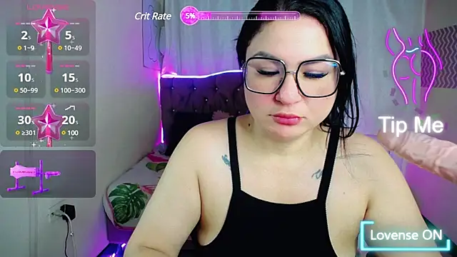 Snapshot of _curvy_latina chatting on March 3, 11:44 am curvy latina online show from March 3, 11:44 am