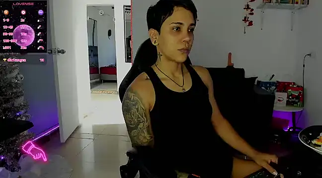 Snapshot of ZhoeStrong chatting on January 1, 5:11 pm ZhoeStrong online show from January 1, 5:11 pm