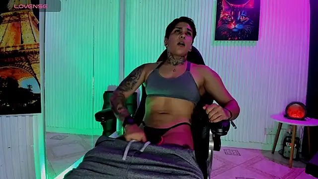 ZhoeStrong online show from May 13, 1:47 am
