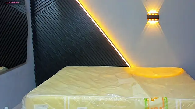 Laia and Aloby online show from March 11, 10:05 pm