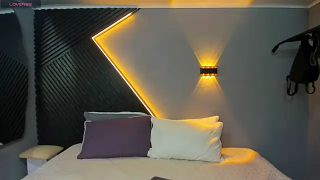 Laia and Aloby online show from April 14, 10:16 pm