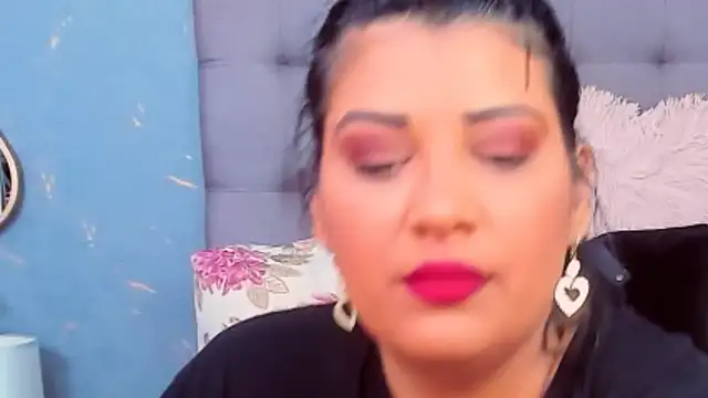 AmyCubes online show from February 13, 8:06 am