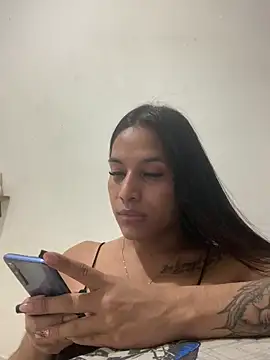 Snapshot of Emiily_Miller chatting on December 15, 6:18 am Emiily Miller online show from December 15, 6:18 am