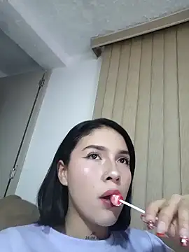 Snapshot of kendaall_jenner_ chatting on December 14, 4:01 am kendaall jenner online show from December 14, 4:01 am