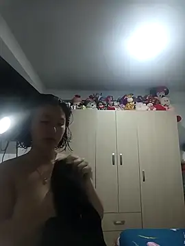 Snapshot of kendaall_jenner_ chatting on December 18, 6:46 pm kendaall jenner online show from December 18, 6:46 pm