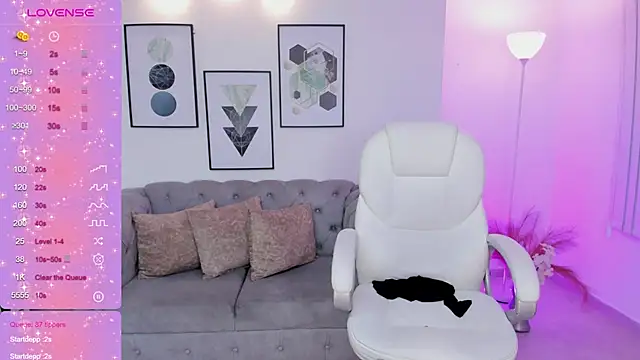 Snapshot of kendaall_jenner_ chatting on December 24, 6:55 am kendaall jenner online show from December 24, 6:55 am