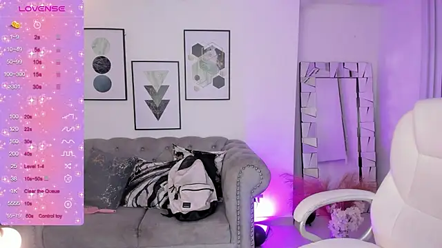 Snapshot of kendaall_jenner_ chatting on January 10, 10:17 am kendaall jenner online show from January 10, 10:17 am