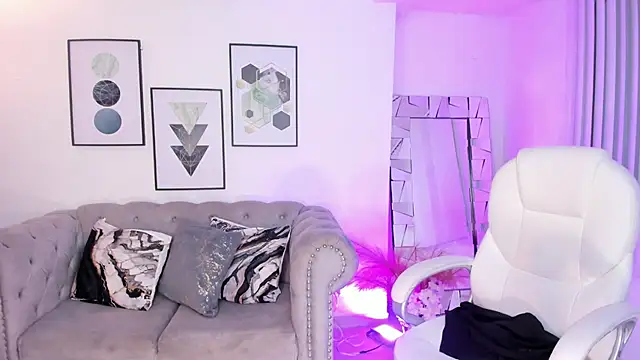 Snapshot of kendaall_jenner_ chatting on January 17, 7:30 am kendaall jenner online show from January 17, 7:30 am