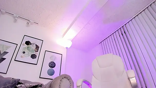 Snapshot of kendaall_jenner_ chatting on January 24, 10:11 am kendaall jenner online show from January 24, 10:11 am