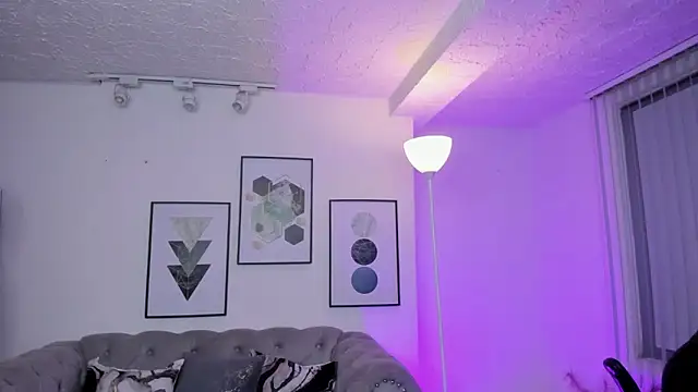 Snapshot of kendaall_jenner_ chatting on January 29, 8:18 am kendaall jenner online show from January 29, 8:18 am