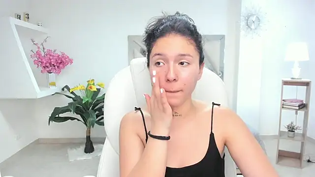 Snapshot of kendaall_jenner_ chatting on February 1, 4:35 am kendaall jenner online show from February 1, 4:35 am