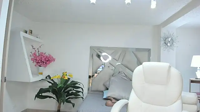 Snapshot of kendaall_jenner_ chatting on February 1, 10:37 am kendaall jenner online show from February 1, 10:37 am