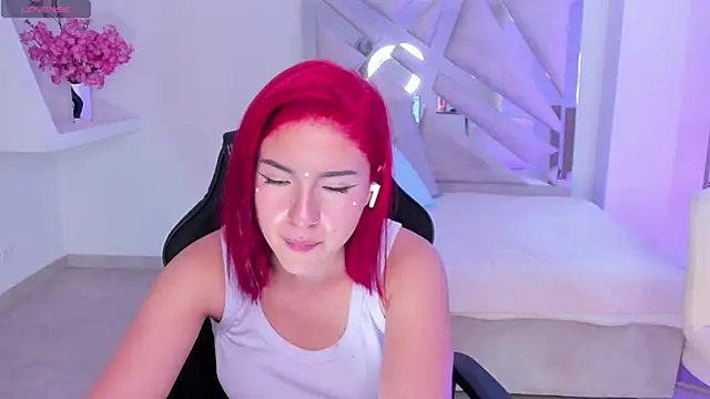 Snapshot of kendaall_jenner_ chatting on February 6, 9:43 am kendaall jenner online show from February 6, 9:43 am