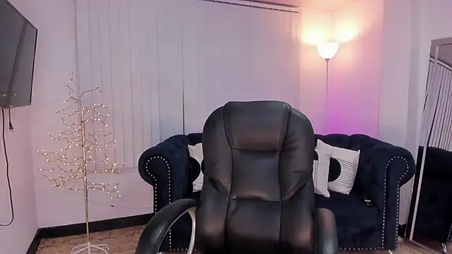 Snapshot of kendaall_jenner_ chatting on February 7, 10:19 am kendaall jenner online show from February 7, 10:19 am