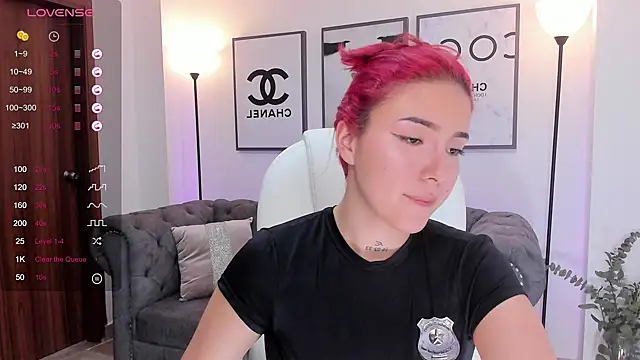 Snapshot of kendaall_jenner_ chatting on March 1, 6:35 am kendaall jenner online show from March 1, 6:35 am