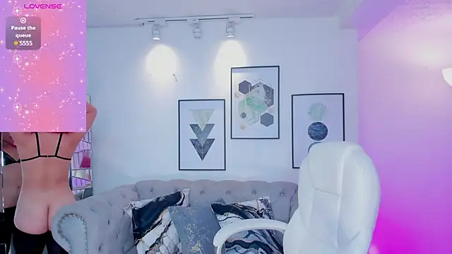 Snapshot of kendaall_jenner_ chatting on March 16, 5:25 am kendaall jenner online show from March 16, 5:25 am