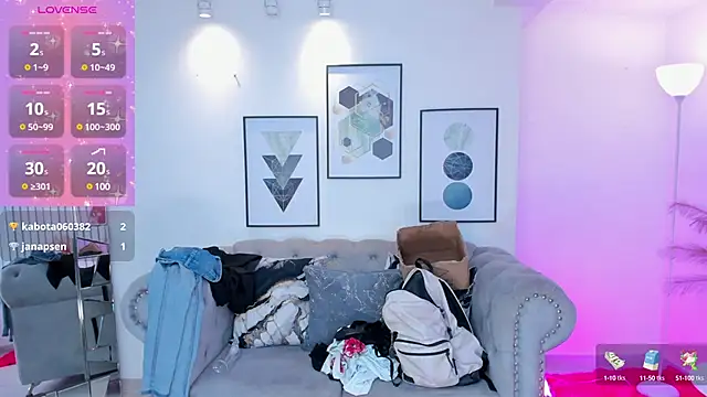 Snapshot of kendaall_jenner_ chatting on March 17, 8:18 am kendaall jenner online show from March 17, 8:18 am