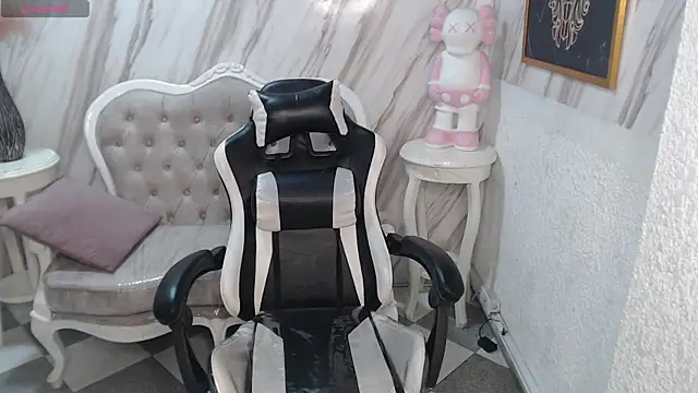 Violeth b online show from March 15, 12:45 pm