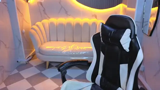 Violeth b online show from February 17, 12:45 pm