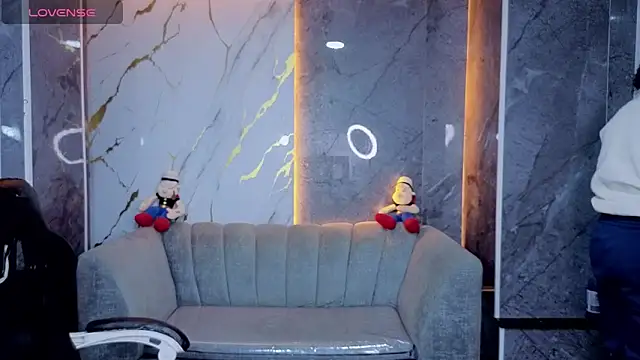 Violeth b online show from April 16, 1:01 pm