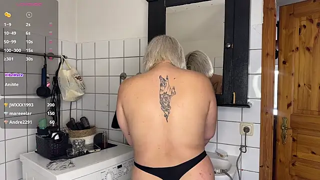 Snapshot of elina_may chatting on January 28, 12:00 pm elina may online show from January 28, 12:00 pm