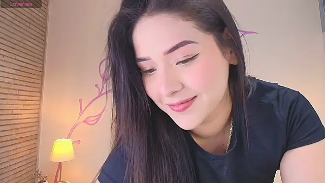 Snapshot of DahliaMoore chatting on October 17, 8:33 pm DahliaMoore online show from October 17, 8:33 pm