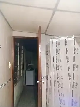 lucylovles online show from February 19, 5:03 am