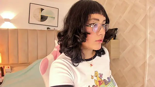 Haru Bonny online show from February 6, 8:45 pm