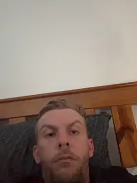 Snapshot of aus_guy93 chatting on October 29, 3:20 am aus guy93 online show from October 29, 3:20 am