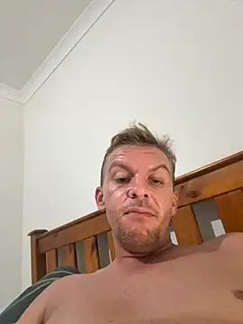 Snapshot of aus_guy93 chatting on April 6, 6:20 pm aus guy93 online show from April 6, 6:20 pm