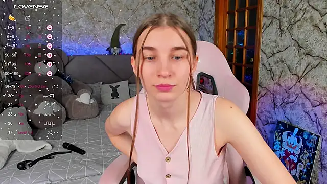 Snapshot of _flowersweeet_ chatting on January 3, 3:44 pm flowersweeet online show from January 3, 3:44 pm