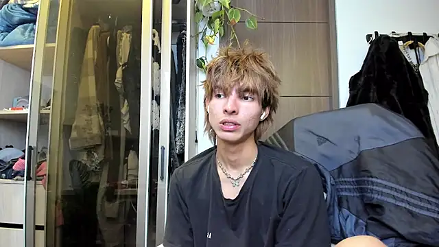 Snapshot of santy-kitty chatting on February 16, 7:26 am santy-kitty online show from February 16, 7:26 am