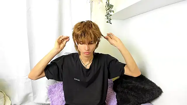 Snapshot of santy-kitty chatting on February 16, 10:10 pm santy-kitty online show from February 16, 10:10 pm