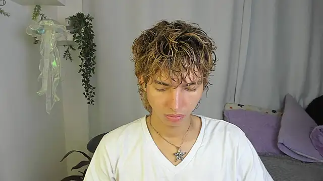 santy-kitty online show from October 17, 2:26 am