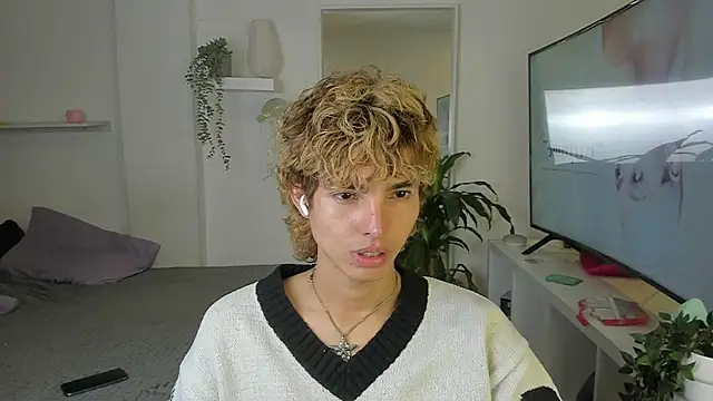 Snapshot of santy-kitty chatting on October 20, 4:24 am santy-kitty online show from October 20, 4:24 am