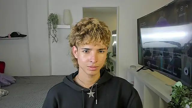 Snapshot of santy-kitty chatting on November 6, 1:28 am santy-kitty online show from November 6, 1:28 am