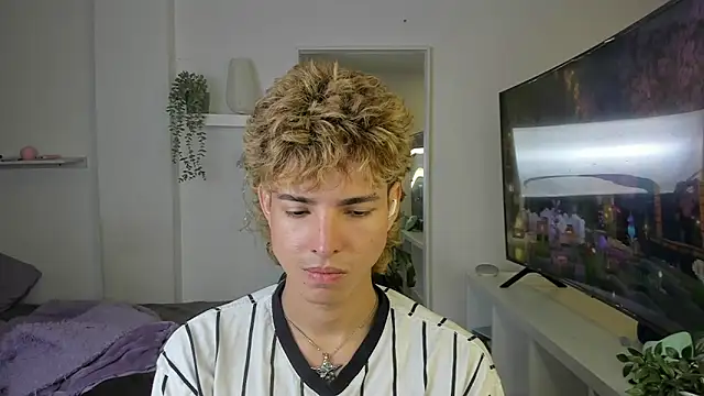 Snapshot of santy-kitty chatting on November 8, 1:28 am santy-kitty online show from November 8, 1:28 am