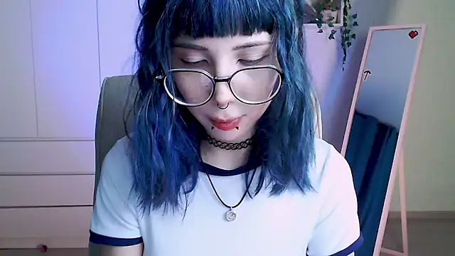 Snapshot of MoriHorri chatting on December 6, 2:57 am MoriHorri online show from December 6, 2:57 am